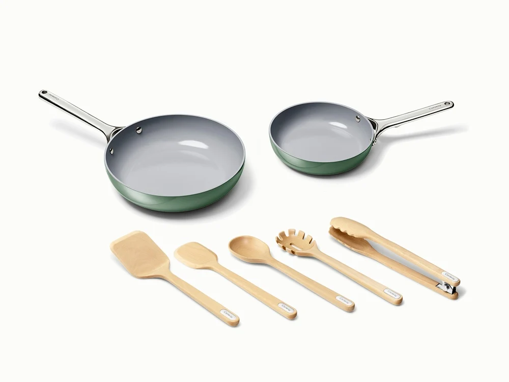 Paket med vardagsnödvändigheter och keramiskt belagd stekpanna
